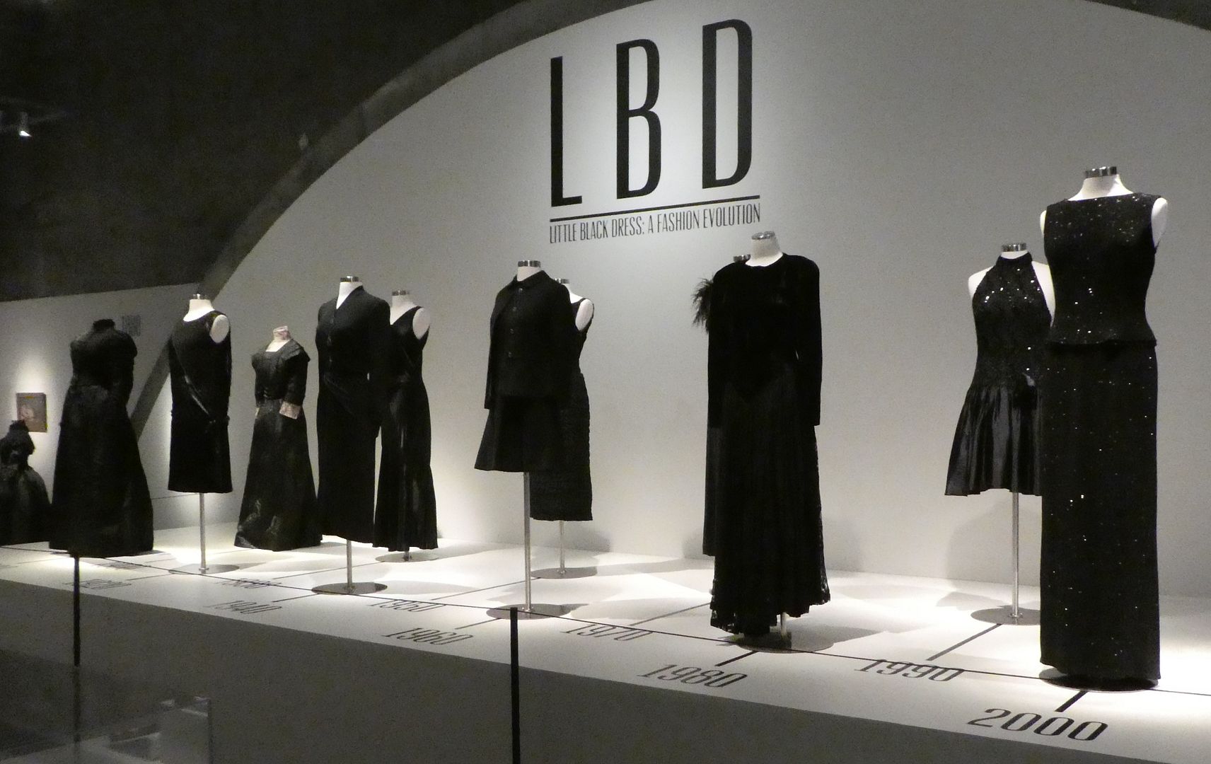 Museums 101 The Little Black Dress (photo diary)